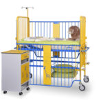 Łóżeczko szpitalne dziecięce D-01 z wyposażeniem i szafka SM-01